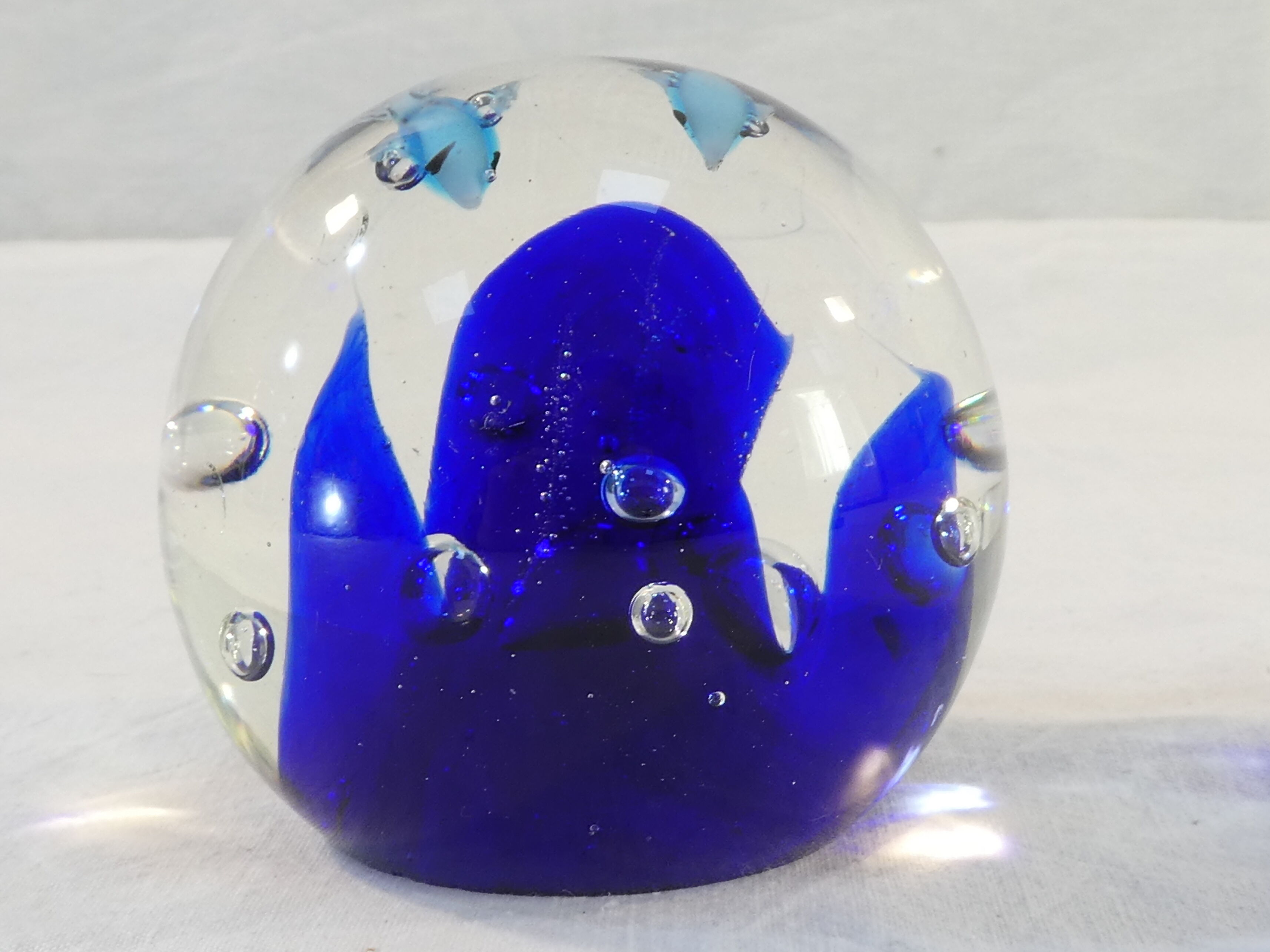 Sulphide / Paperweight THE DOLPHINS with blue background nº2