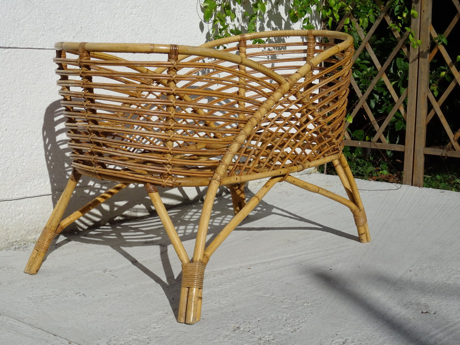 Cradle rattan basket
