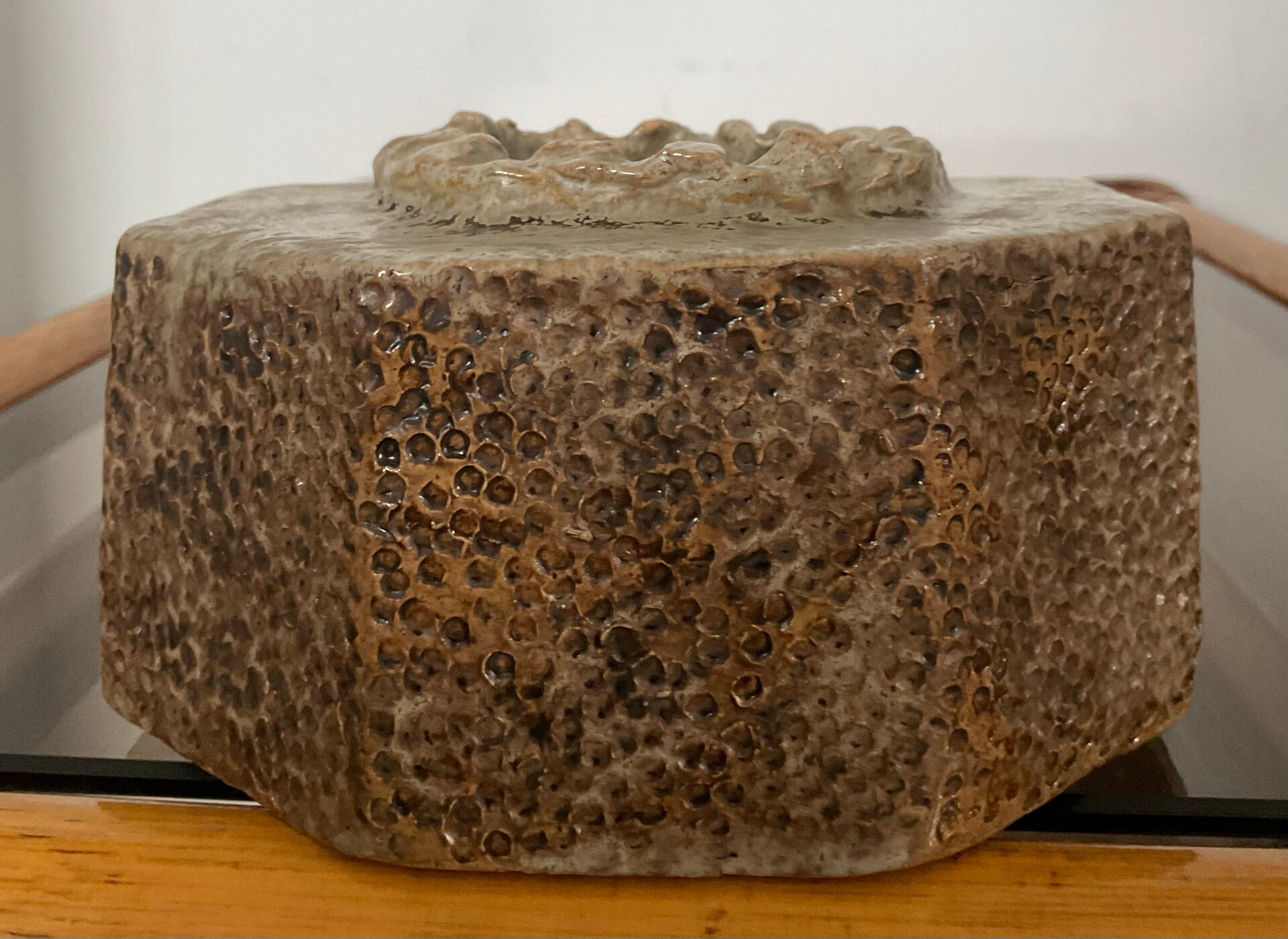 Vase vintage de forme octogonal en céramique émaillée