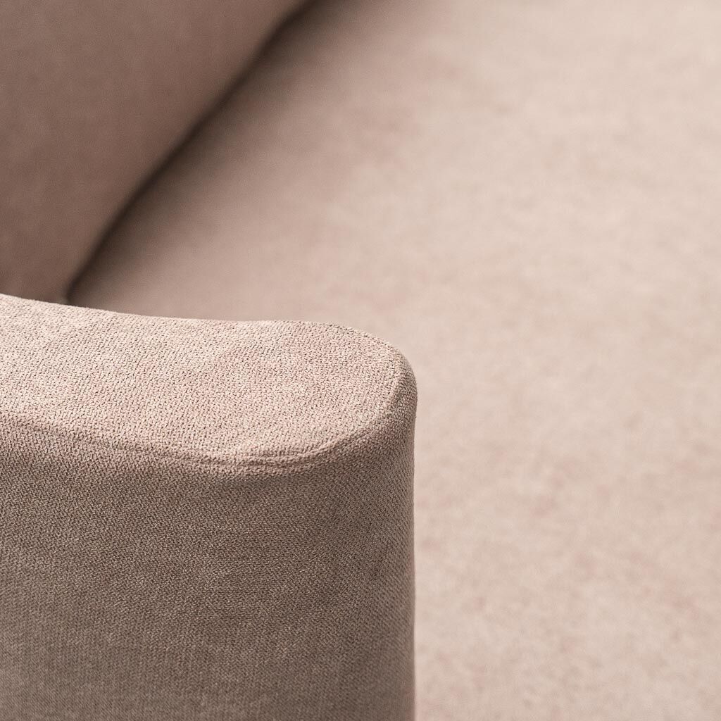 Vintage curved sofa in brown fabric – Italian design from the 1970s modernism