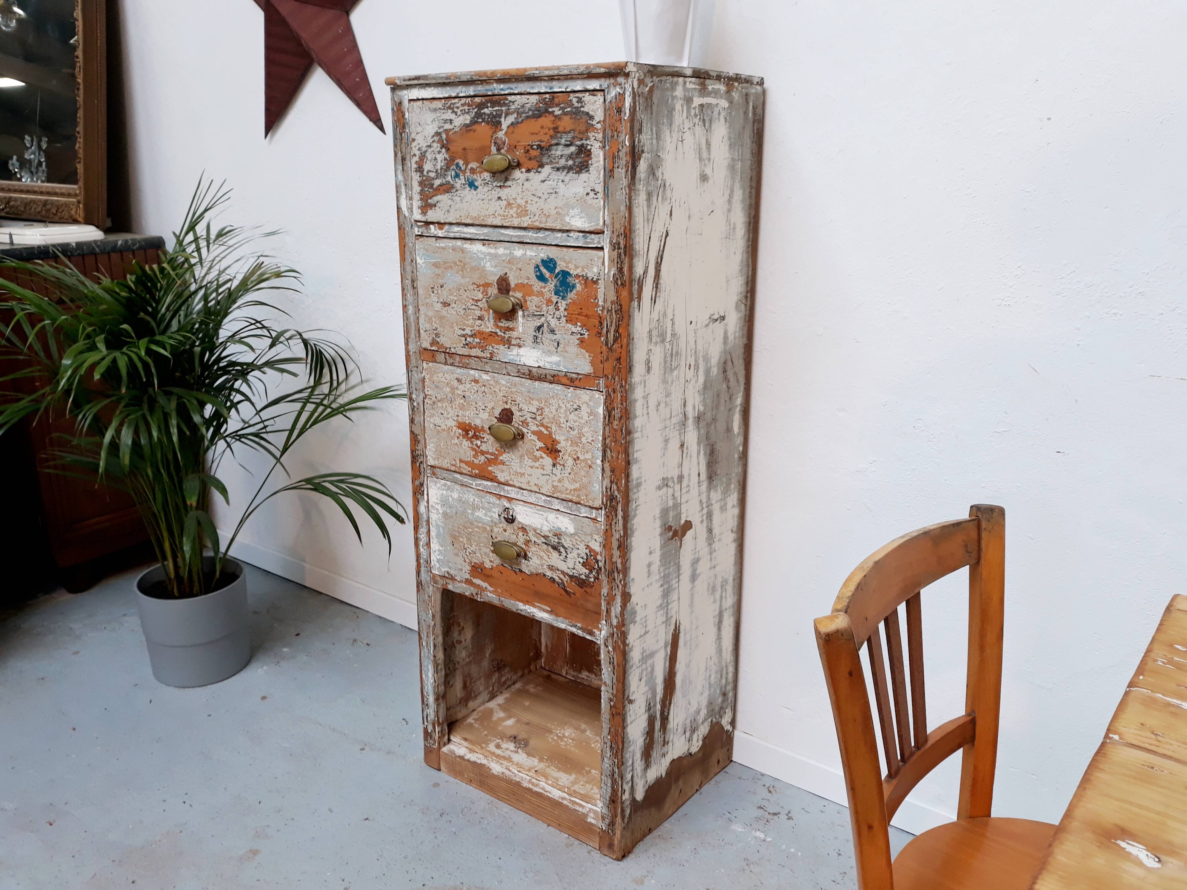Furniture of trade with rag-to-ceiling drawers