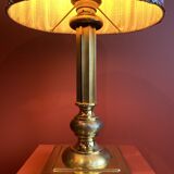 Lamp base in gilded brass, oval silk lampshade with a checkered pattern in burgundy.