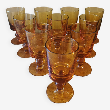 Suite of 10 vintage stemmed glasses, amber