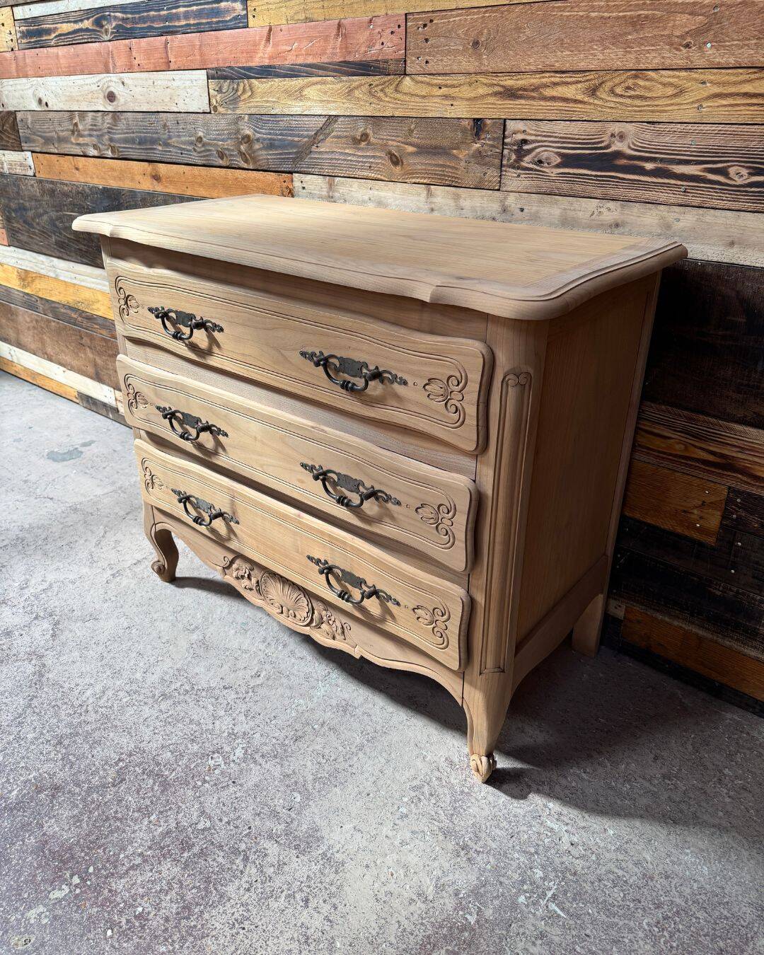 Commode in air-dried cherry wood