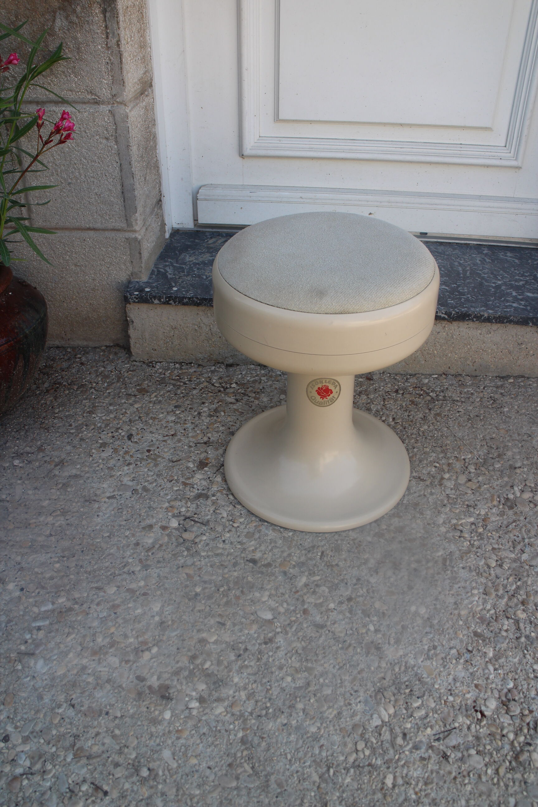 Tulip foot stool Isoklepa 1970