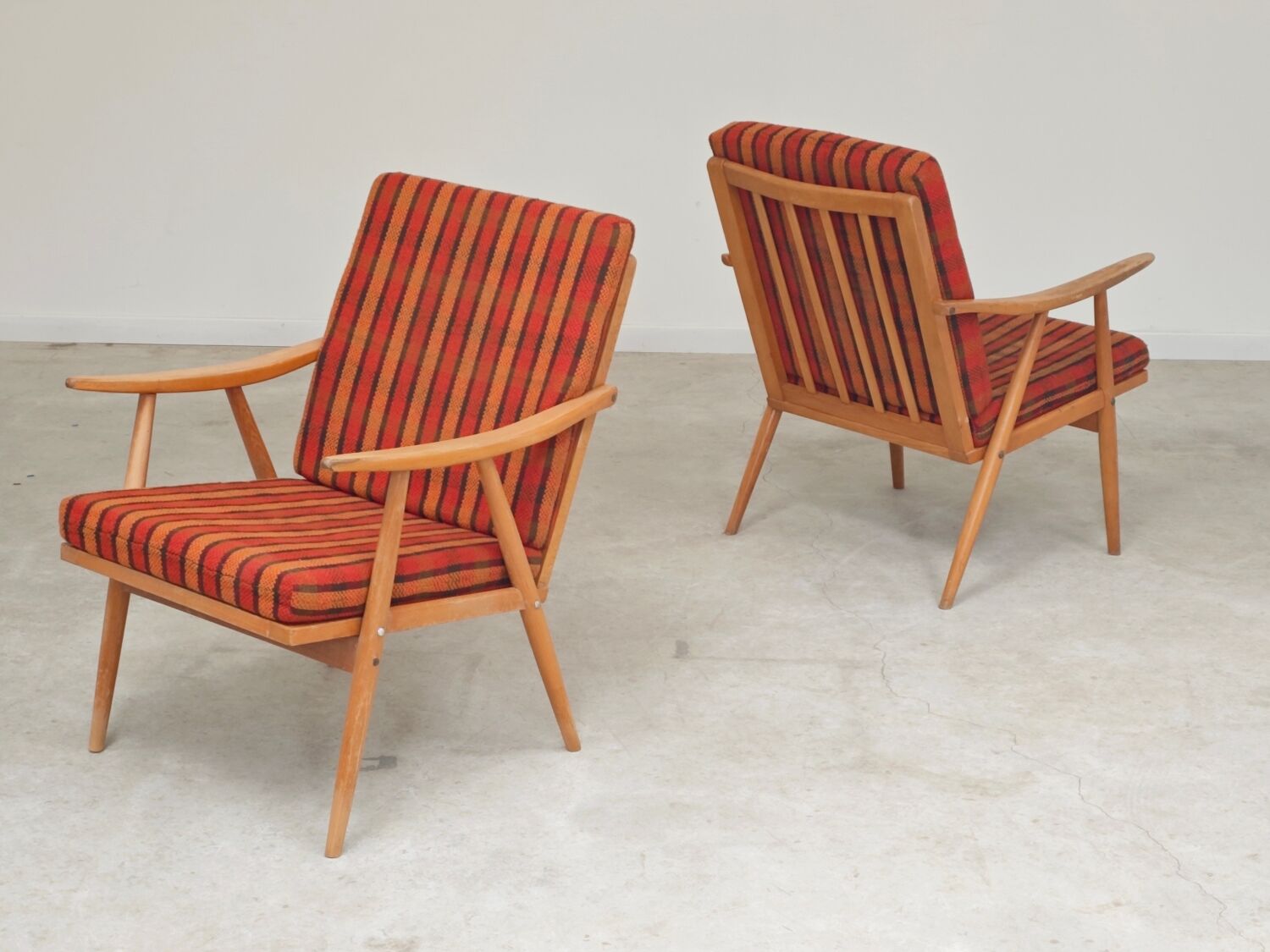 Pair of armchairs (TON) Thonet by Antonin Suman, orange pattern