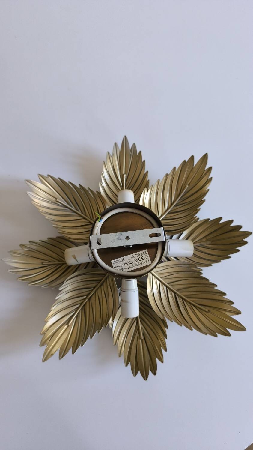 Gold metal flower wall light
