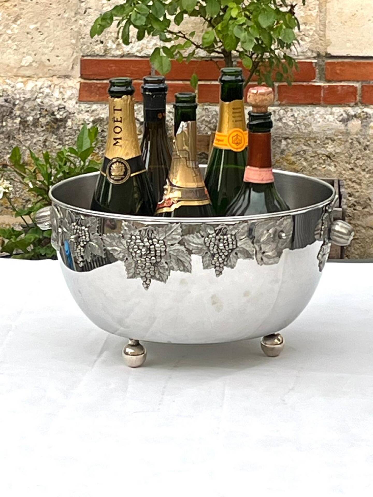 Vintage Italian Silver-Coloured Champagne Bath on Ball Feet