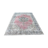Pale pink rug with medallion