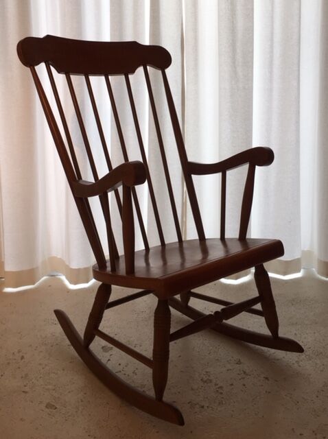 Rocking chair in blond wood