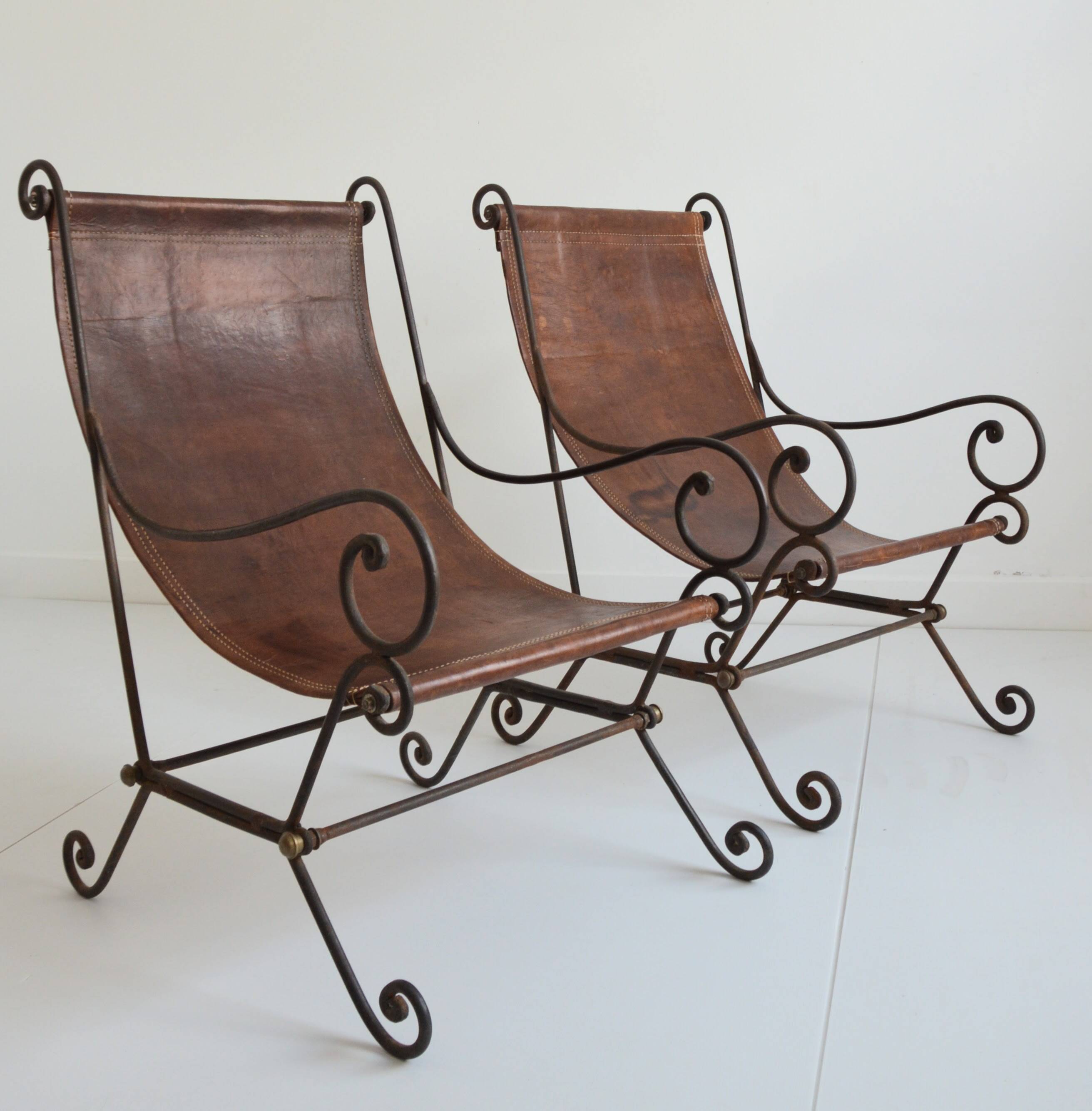 Paire de fauteuils en fer forgé et cuir vintage