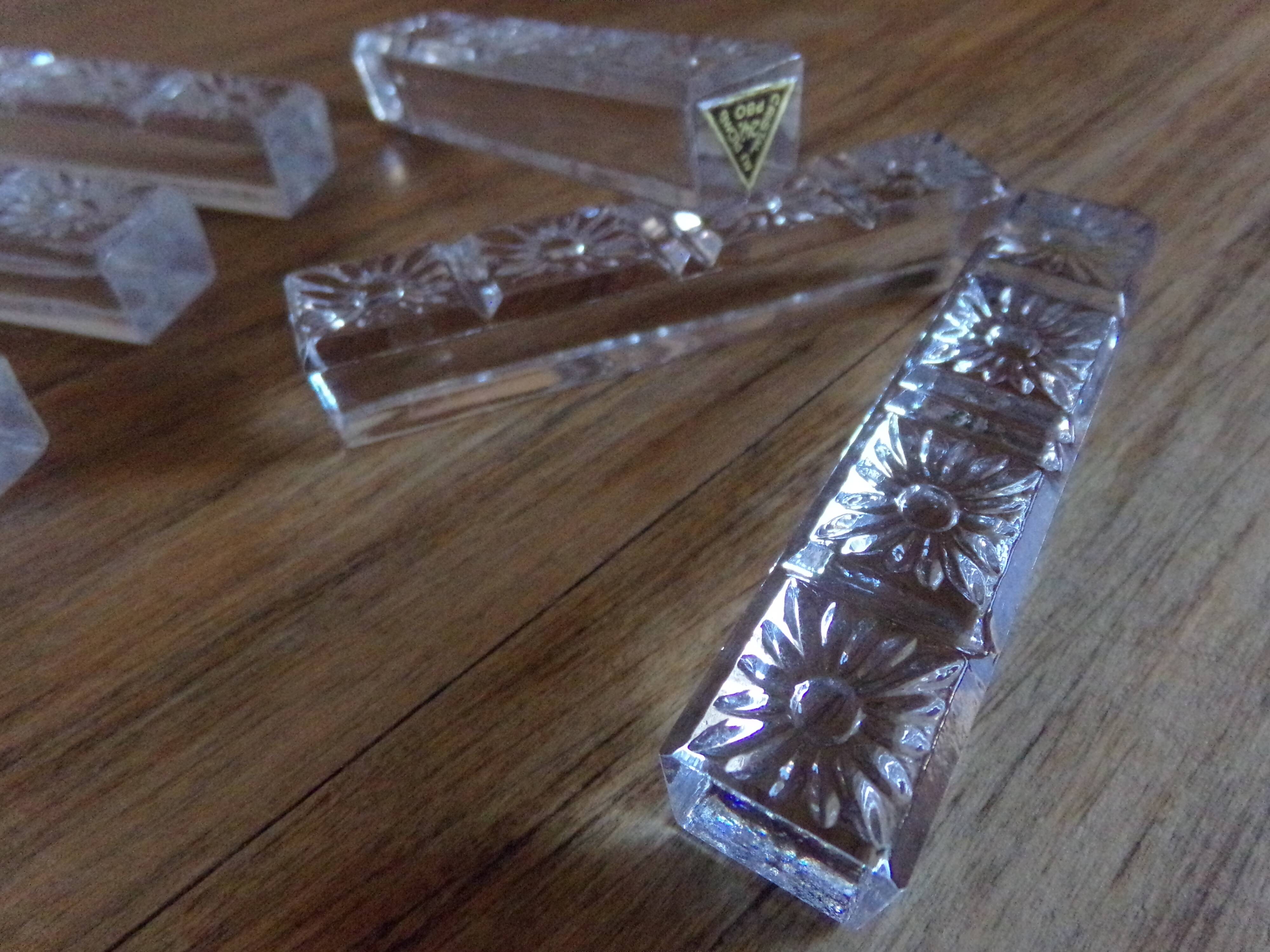 Knife holders made of chiseled crystal