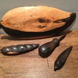 Tray and its wooden fruits. Tribal art