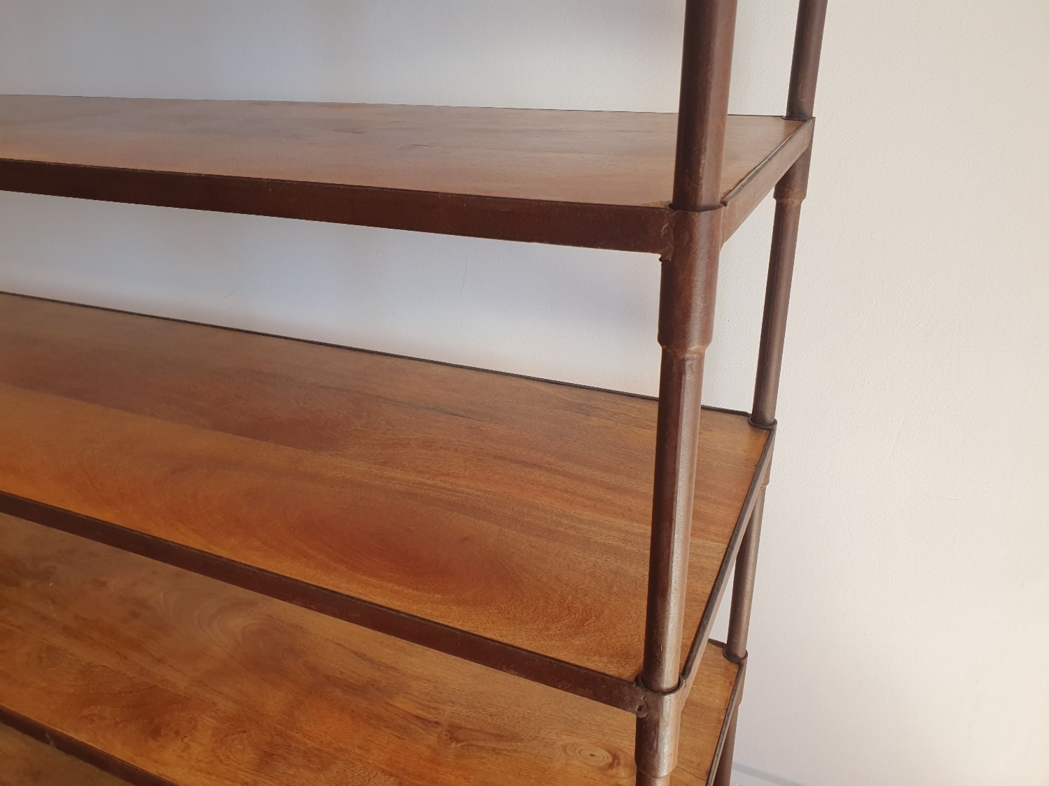 Étagère / bibliothèque en métal et bois massif