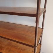 Étagère / bibliothèque en métal et bois massif