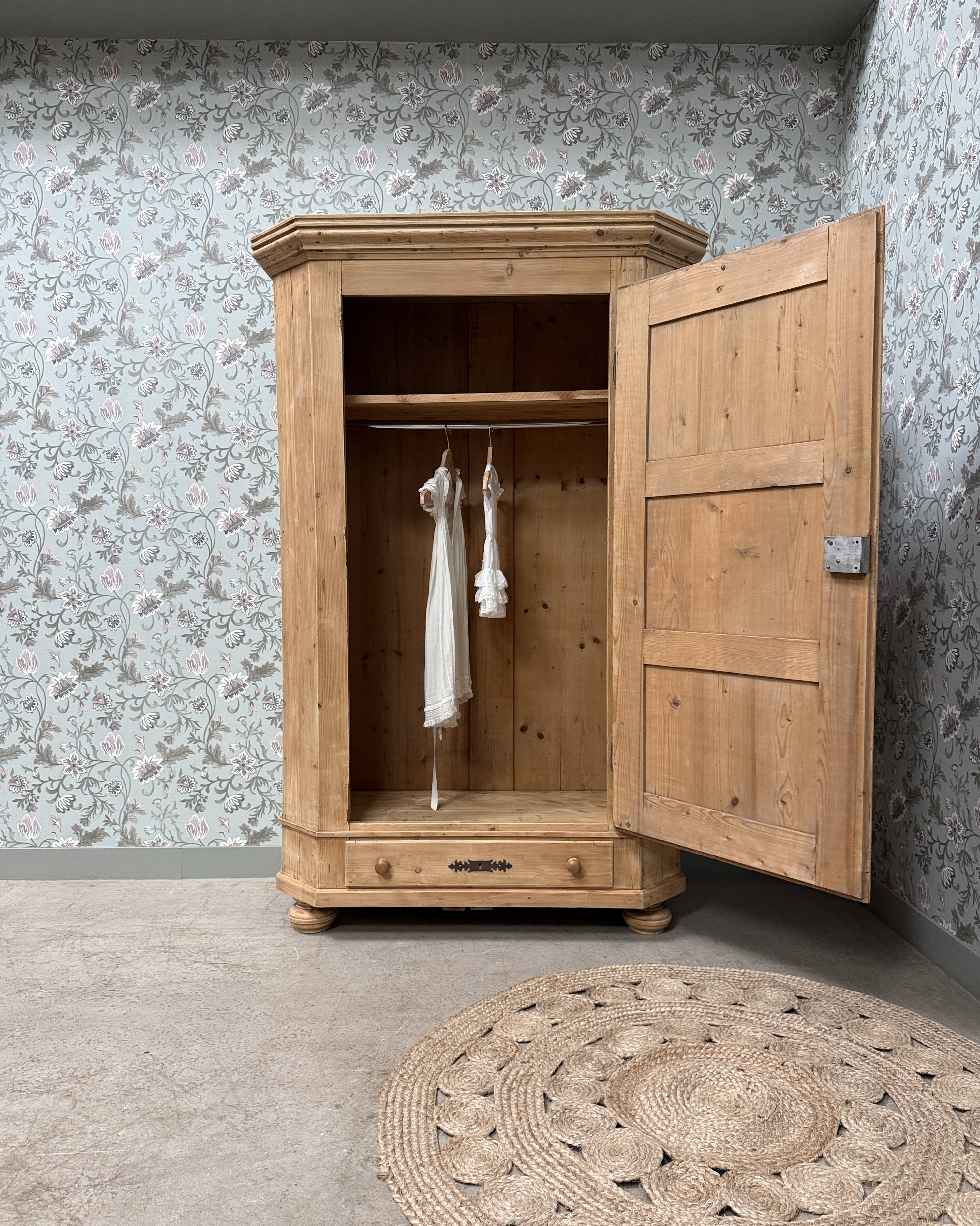 Antique pine bonnetière (renovated)