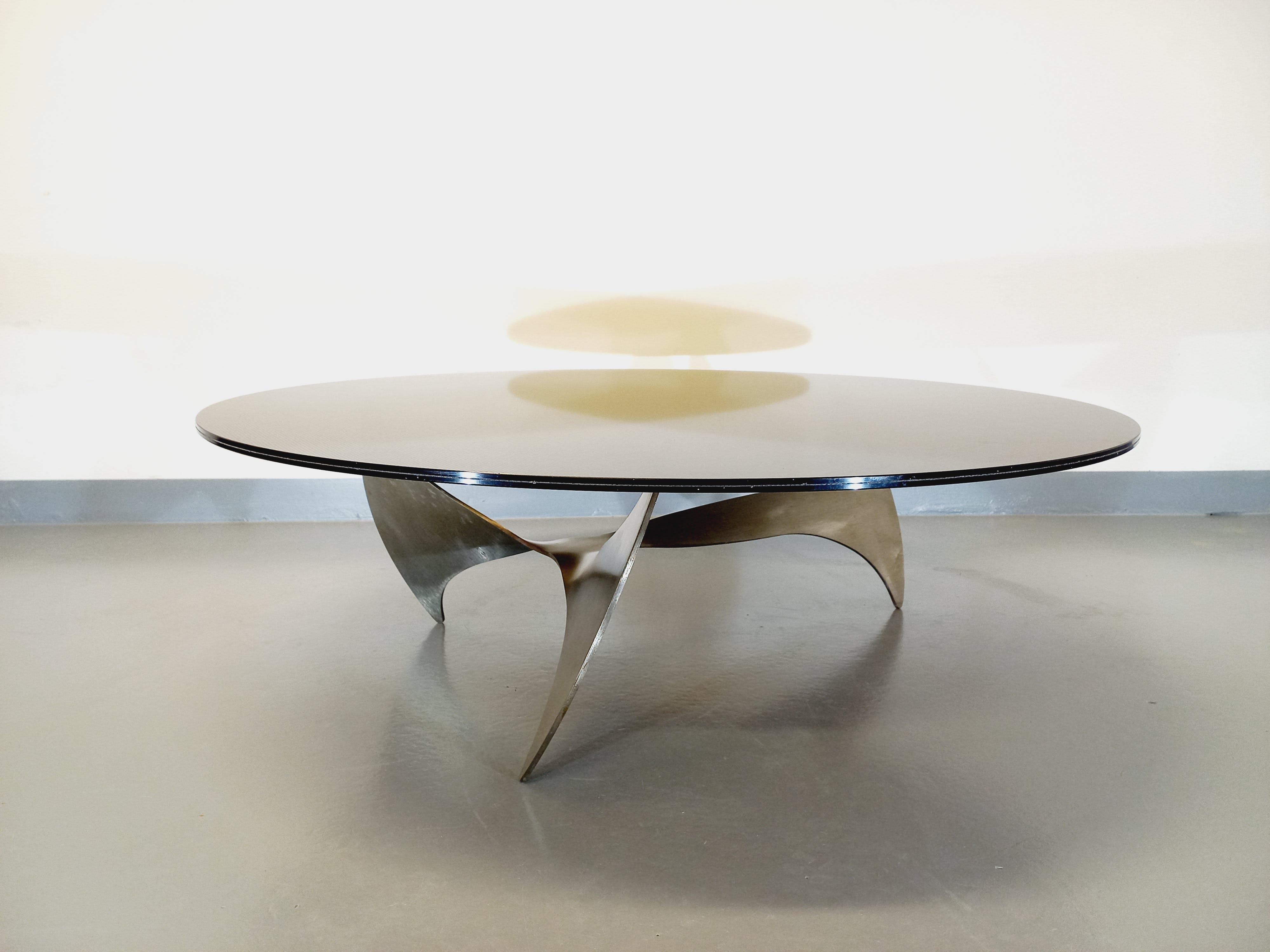 Table basse hélice vintage Propeller de Knut Hesterberg en acier et verre fumé des années 60