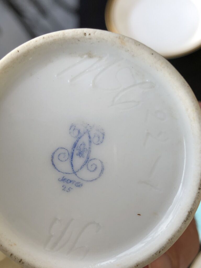 6 coffee cups assorted their subcup