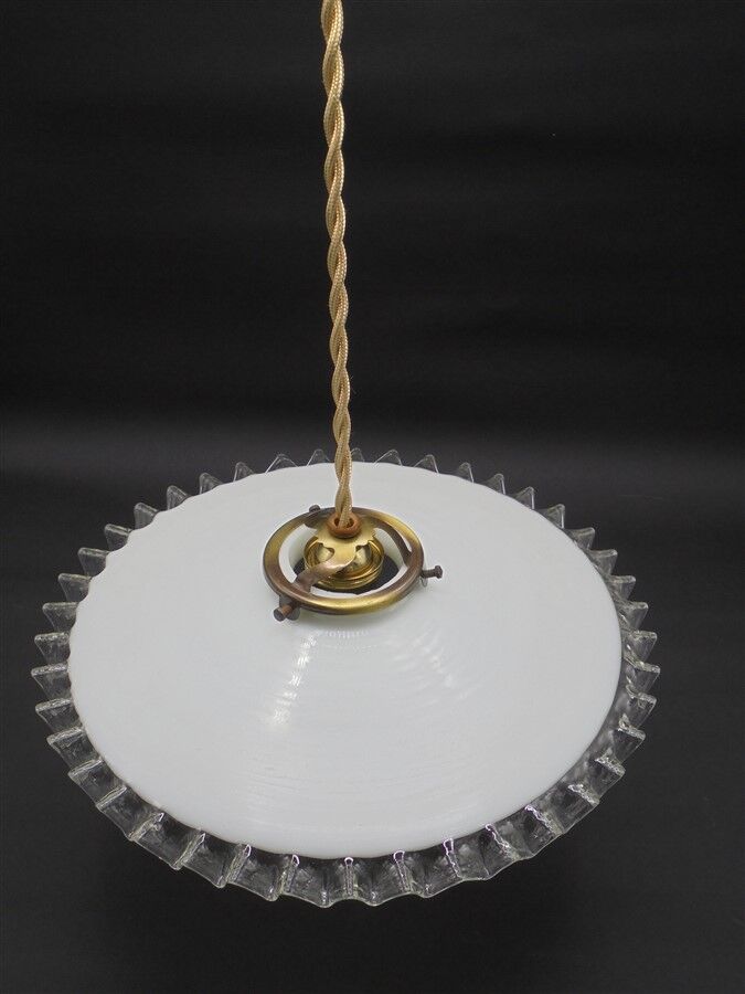 Hanging lamp in opaline