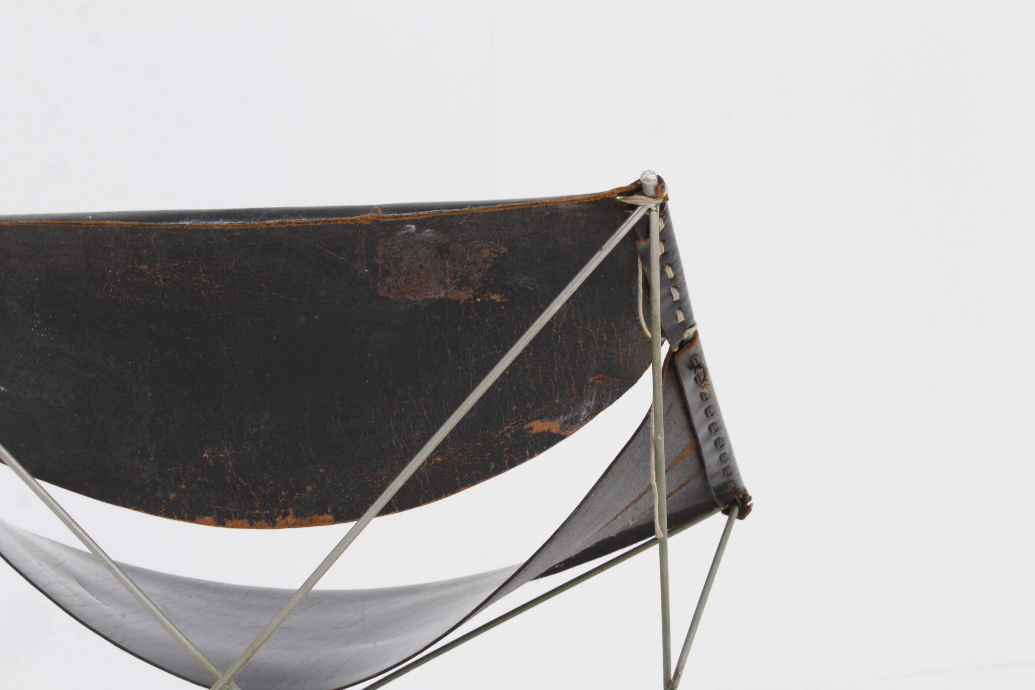 Chaise longue papillon Artifort F675