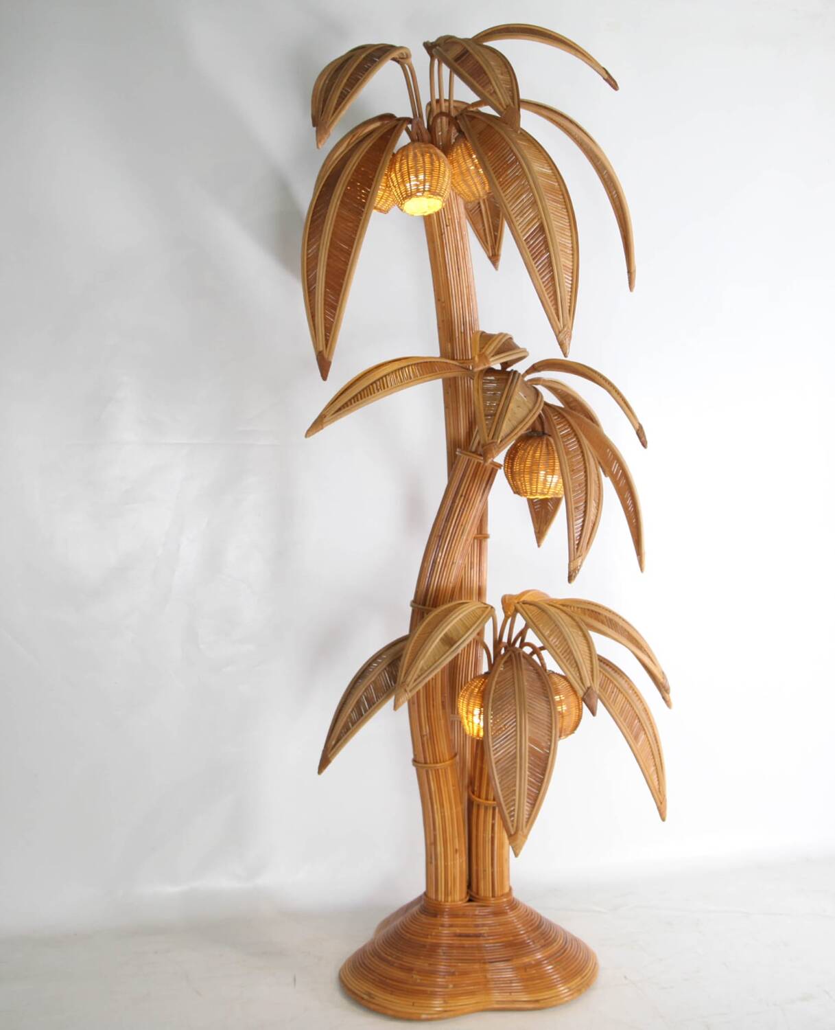 Large "coconut/palm" lamp in rattan