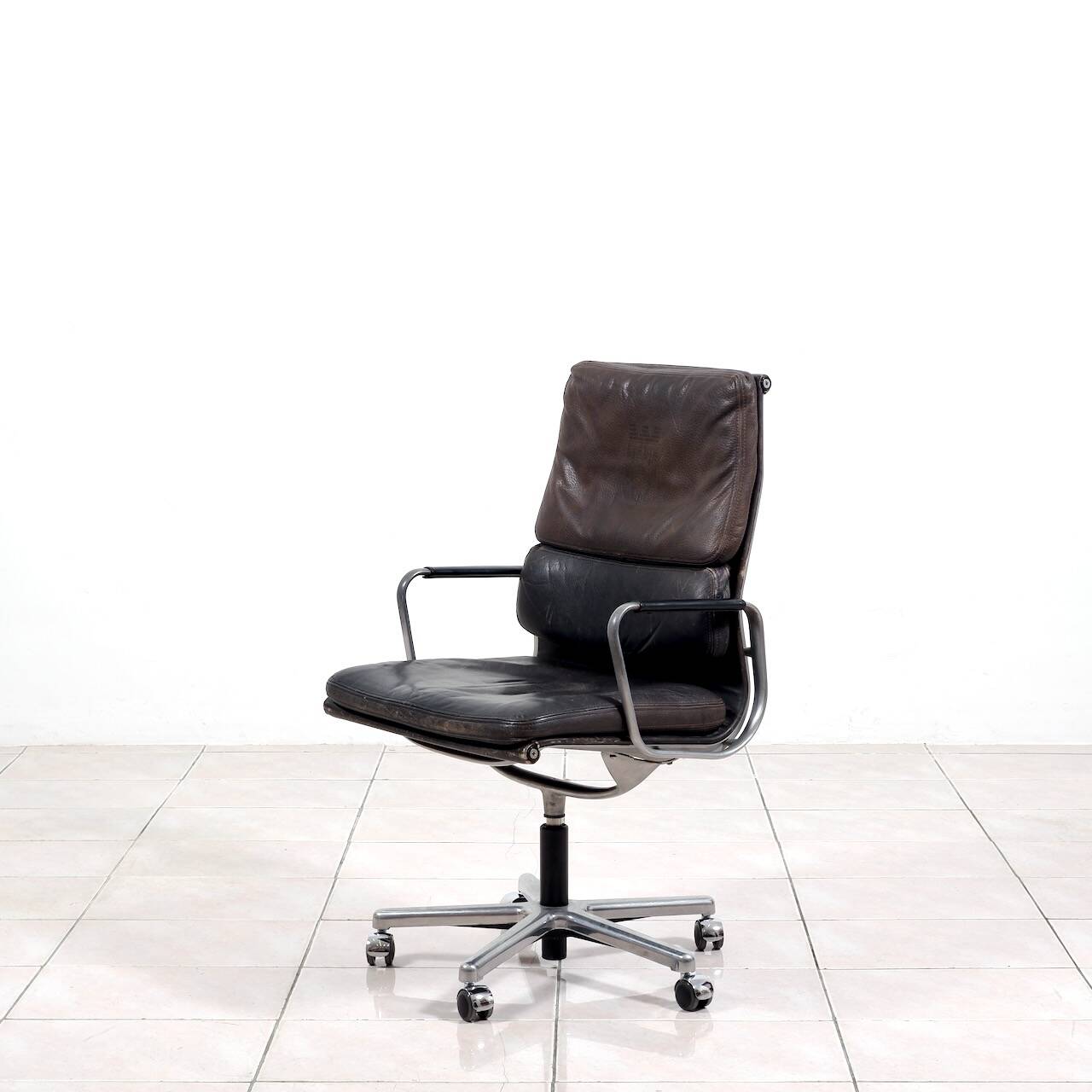 Chaise de bureau Eames Soft Pad du gouvernement de Basse-Autriche