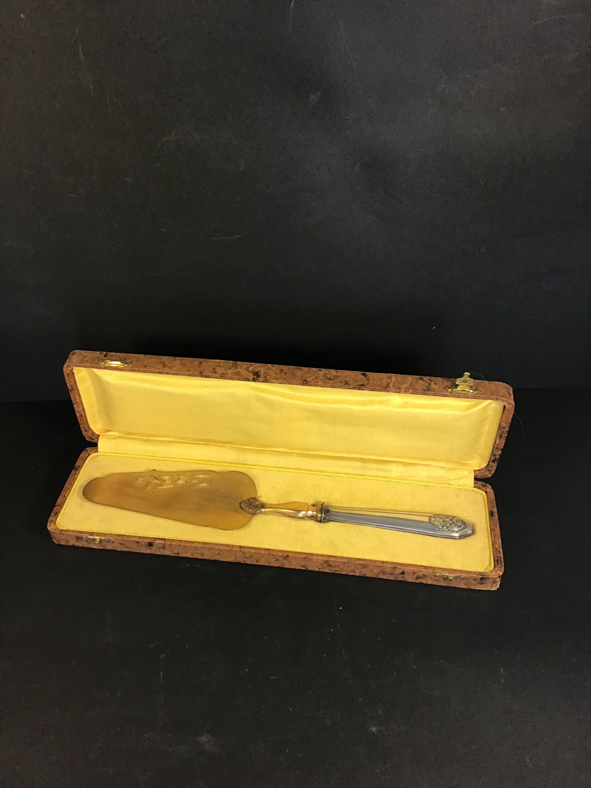 Silver metal pie shovel