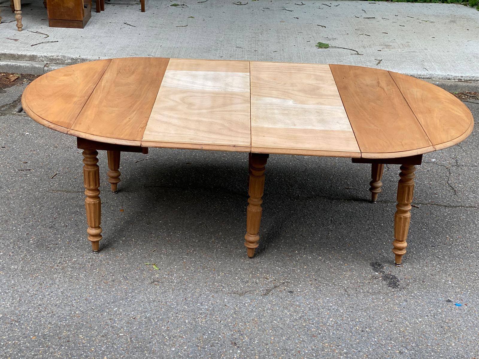 Louis Philippe round extendable dining table refurbished 215cm