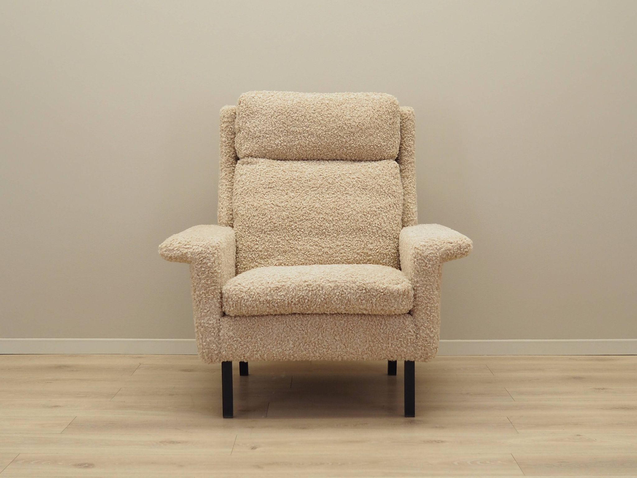 Fauteuil beige, design danois, années 1960, designer : Arne Vodder, éditeur : Fritz Hansen