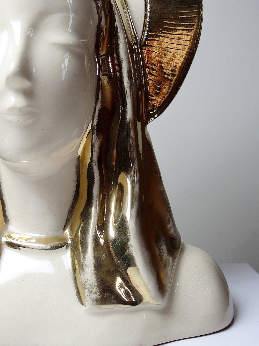 Bust of the Virgin with halo, glazed ceramic, vintage/antique craftsmanship