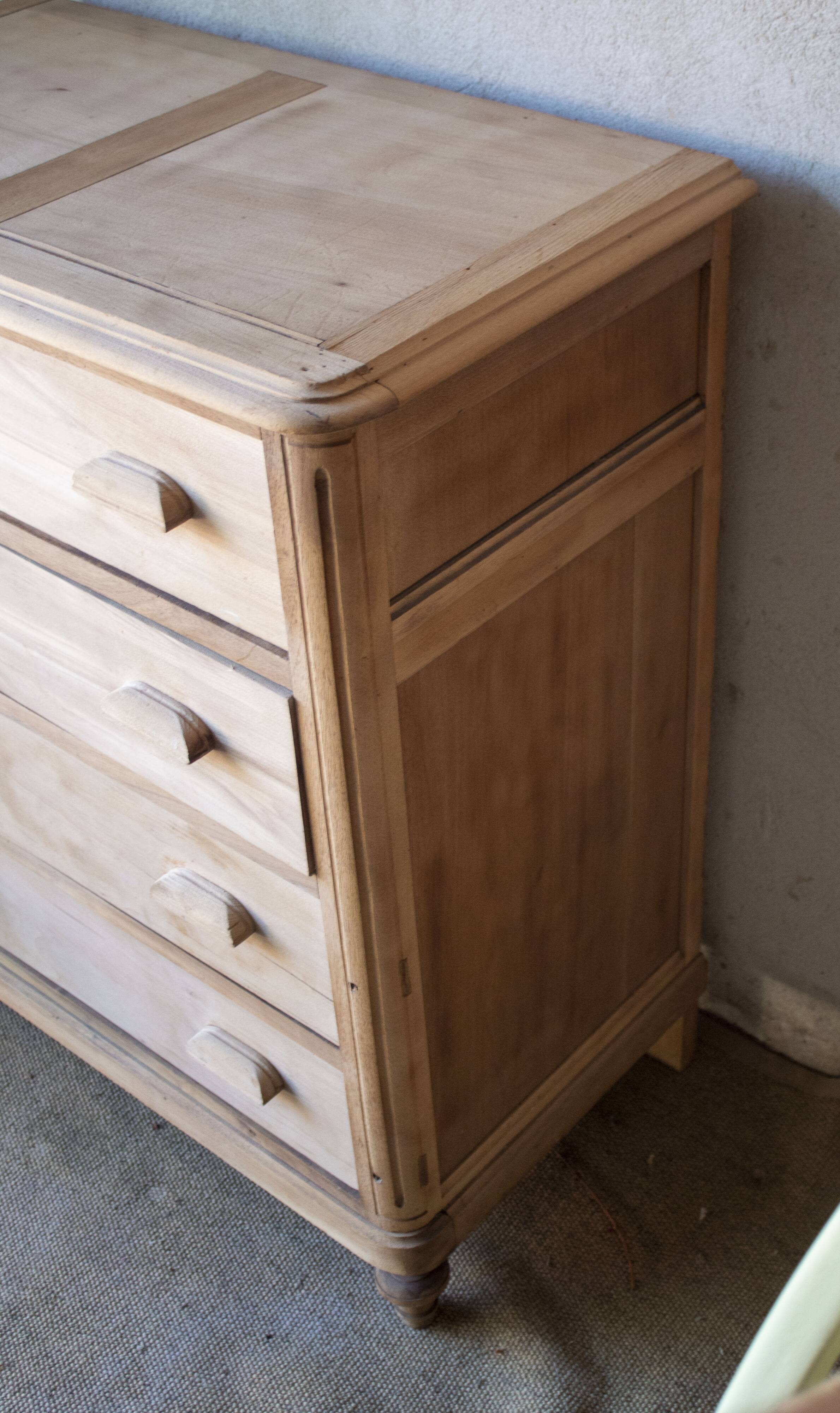 Solid wood chest of drawers