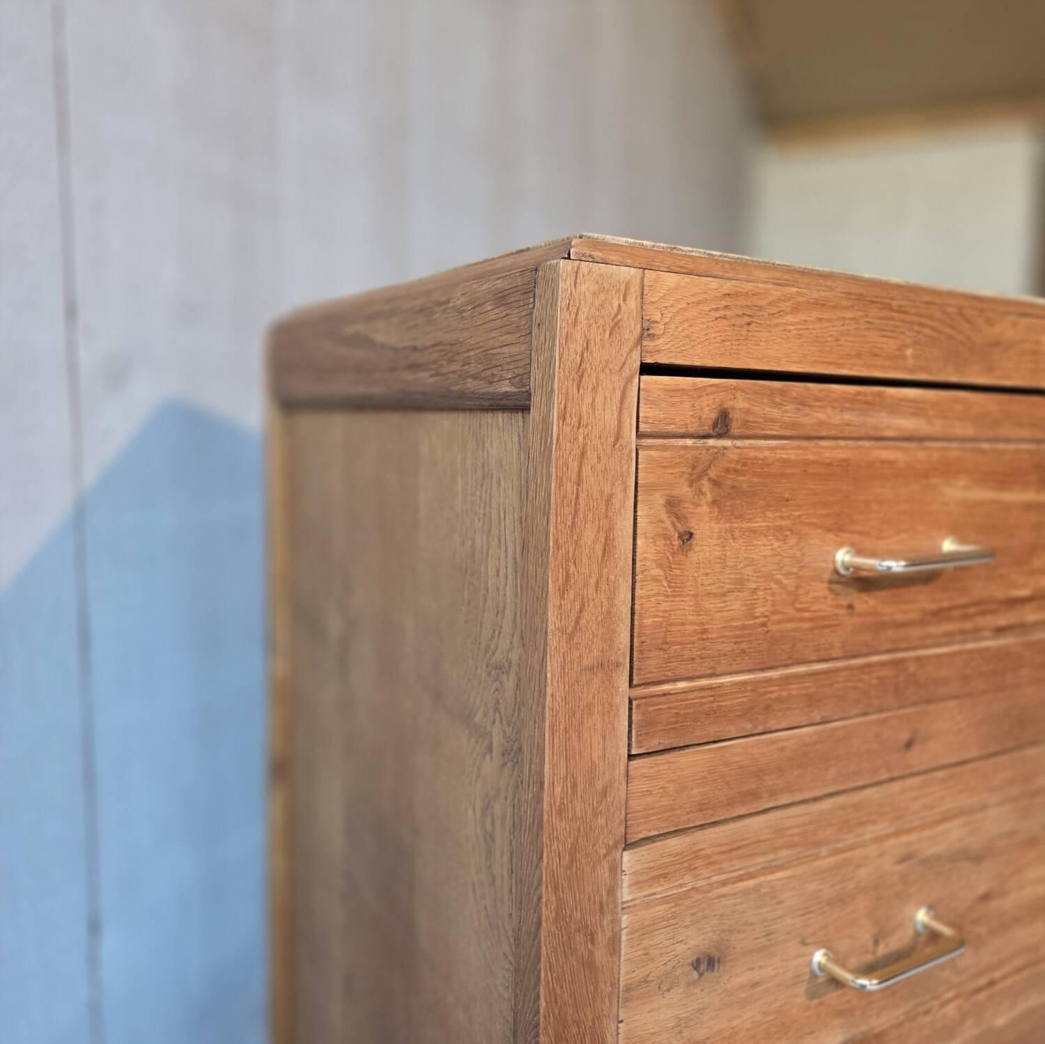 Oak chest of drawers