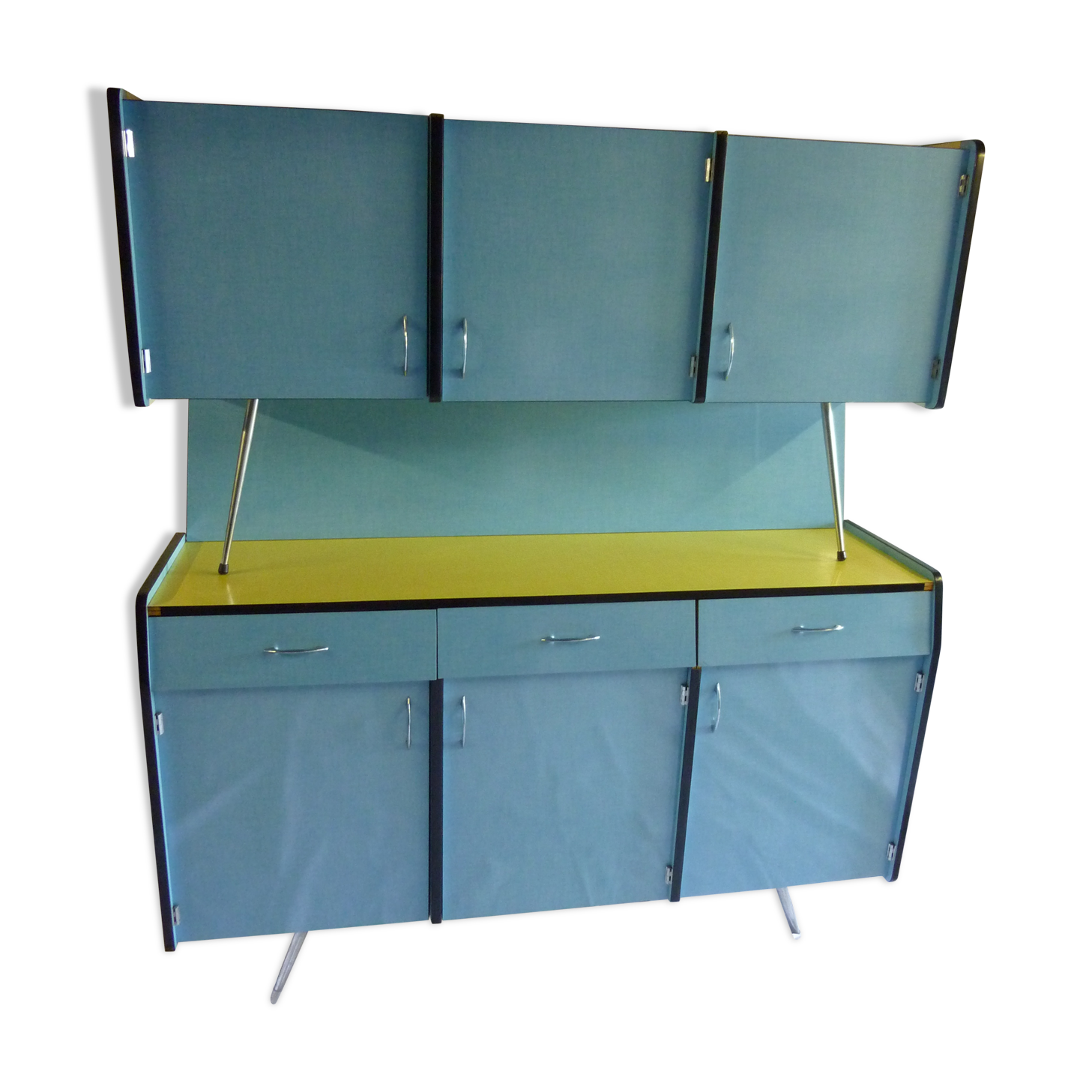 Buffet in blue and yellow formica