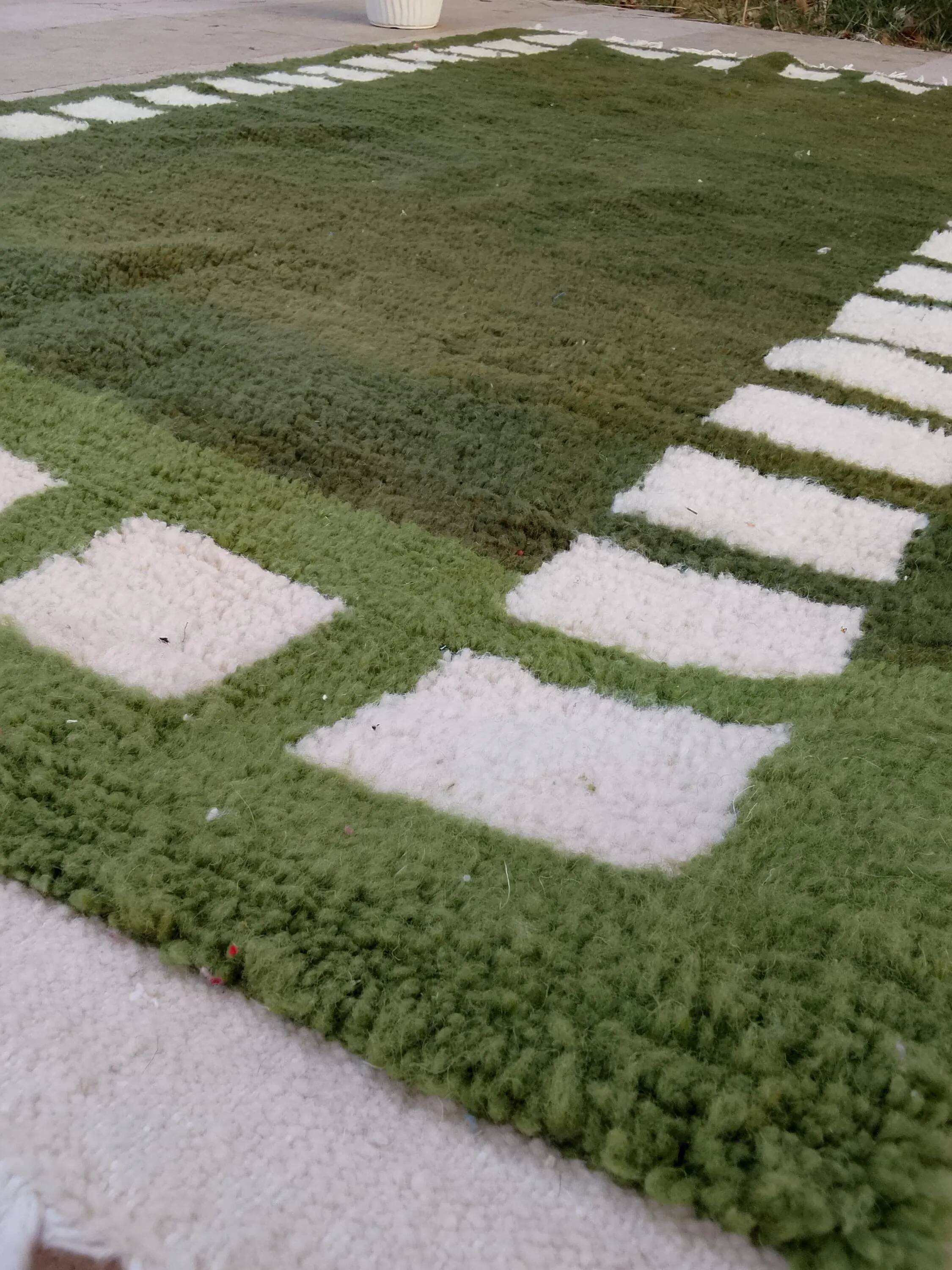 Handwoven Moroccan rug, natural wool, 250cm x 150cm, elegant decoration.