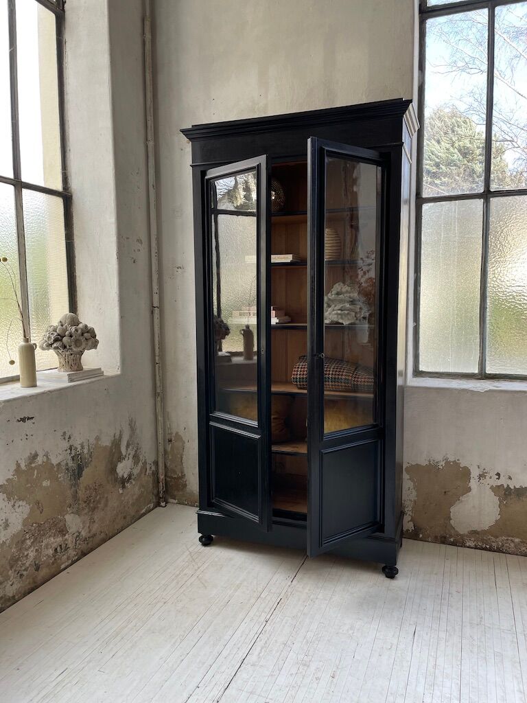 Napoleon 3 walnut window glass cabinet