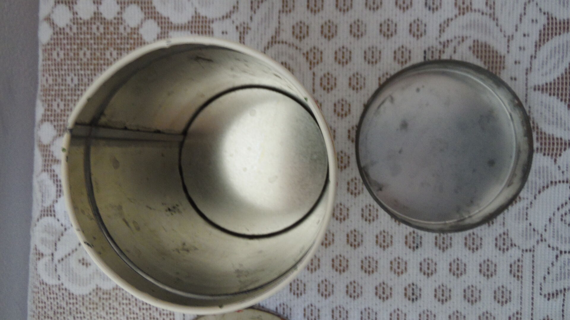 Set of 4 vintage tole pots