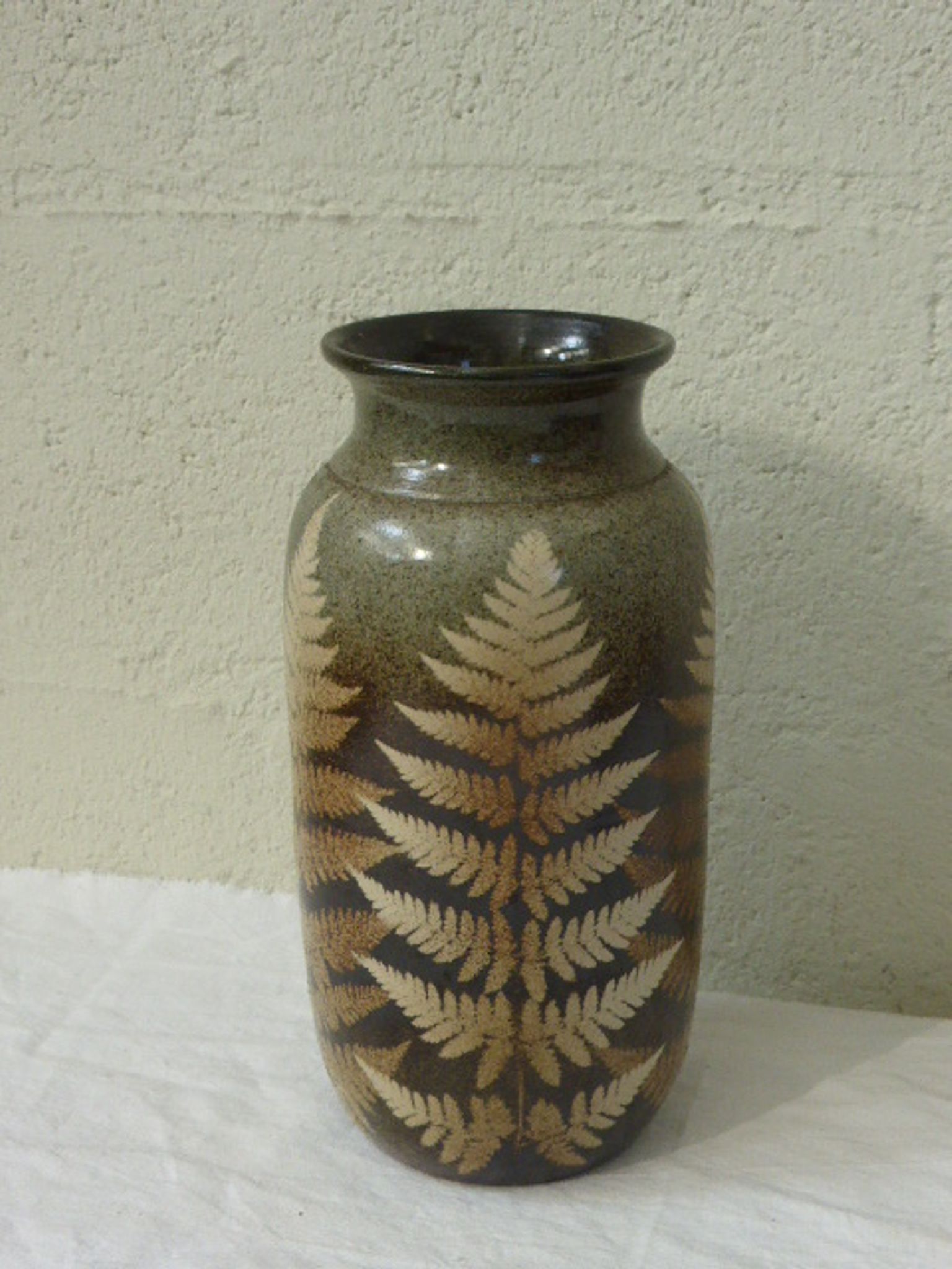 Vase ceramic glazed to ferns, vintage, stamped and signed Hohwiller, HL 208