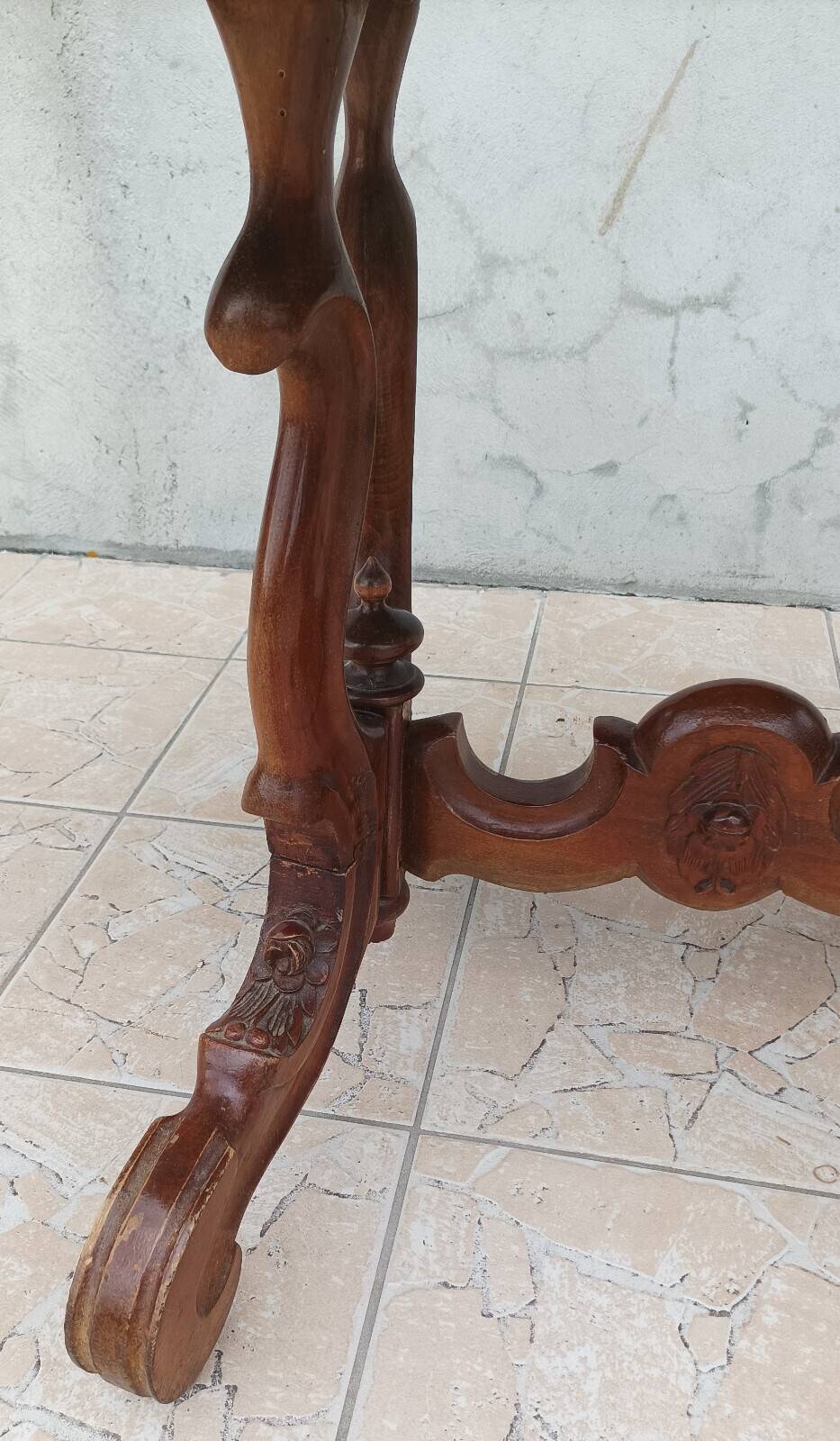 Napoleon III guéridon table in walnut