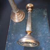 Paire de bougeoirs anciens en laiton épais;