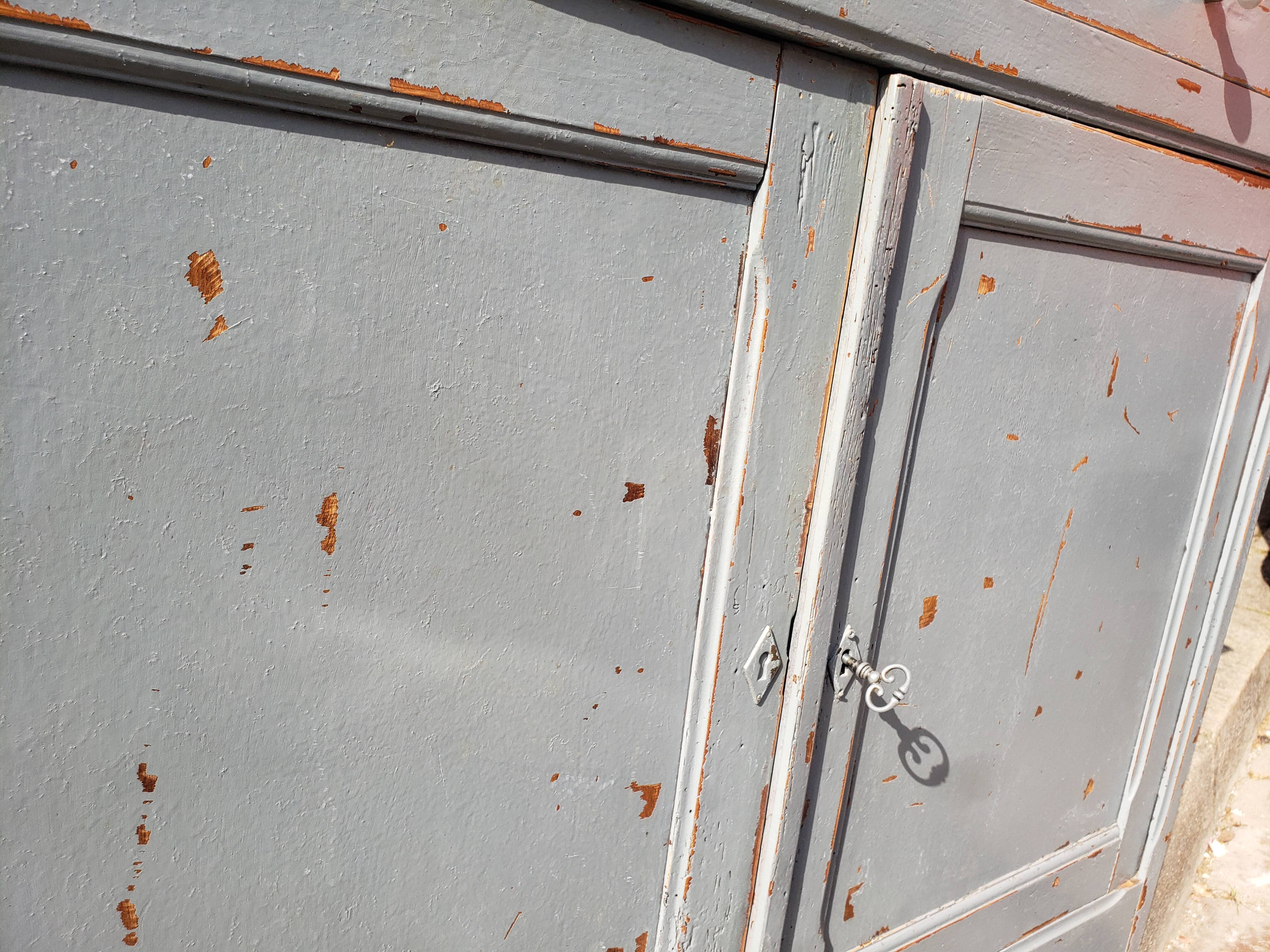 Slate and raw Parisian buffet