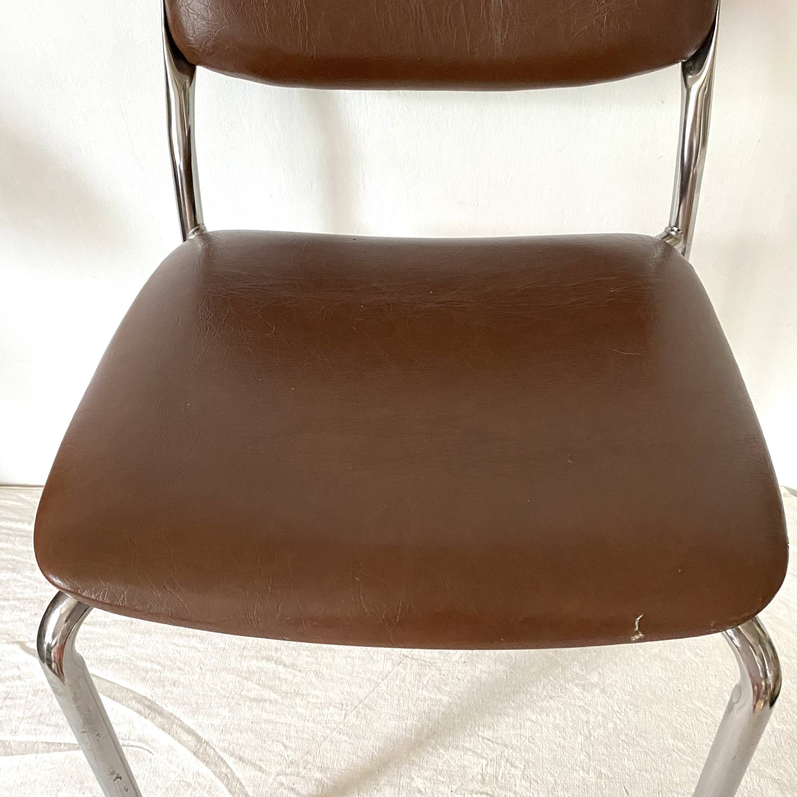 Chaise vintage en chrome et skaï