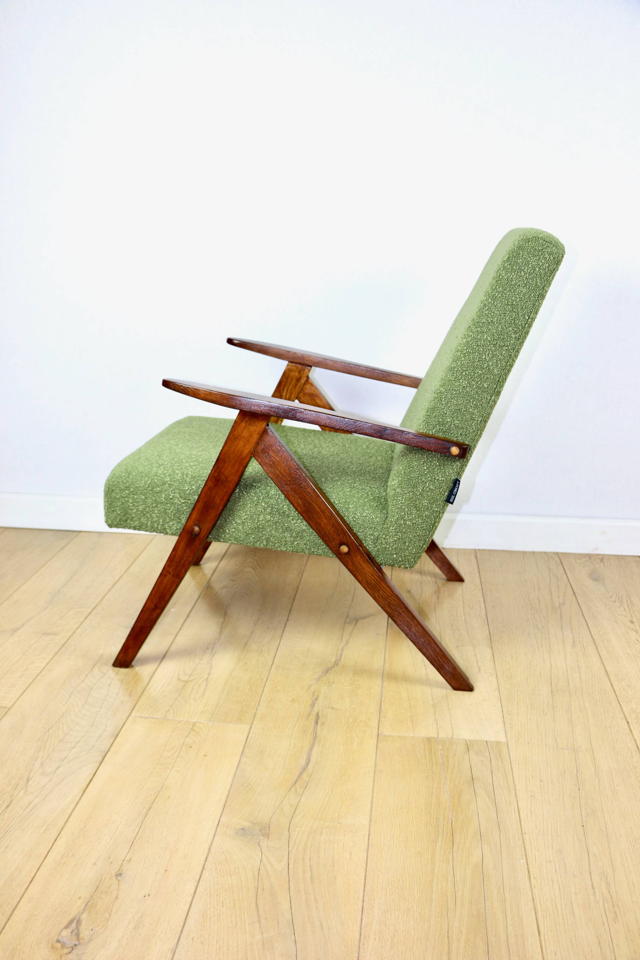Vintage armchair B-310 VAR green boucle dark structural wood 1970s