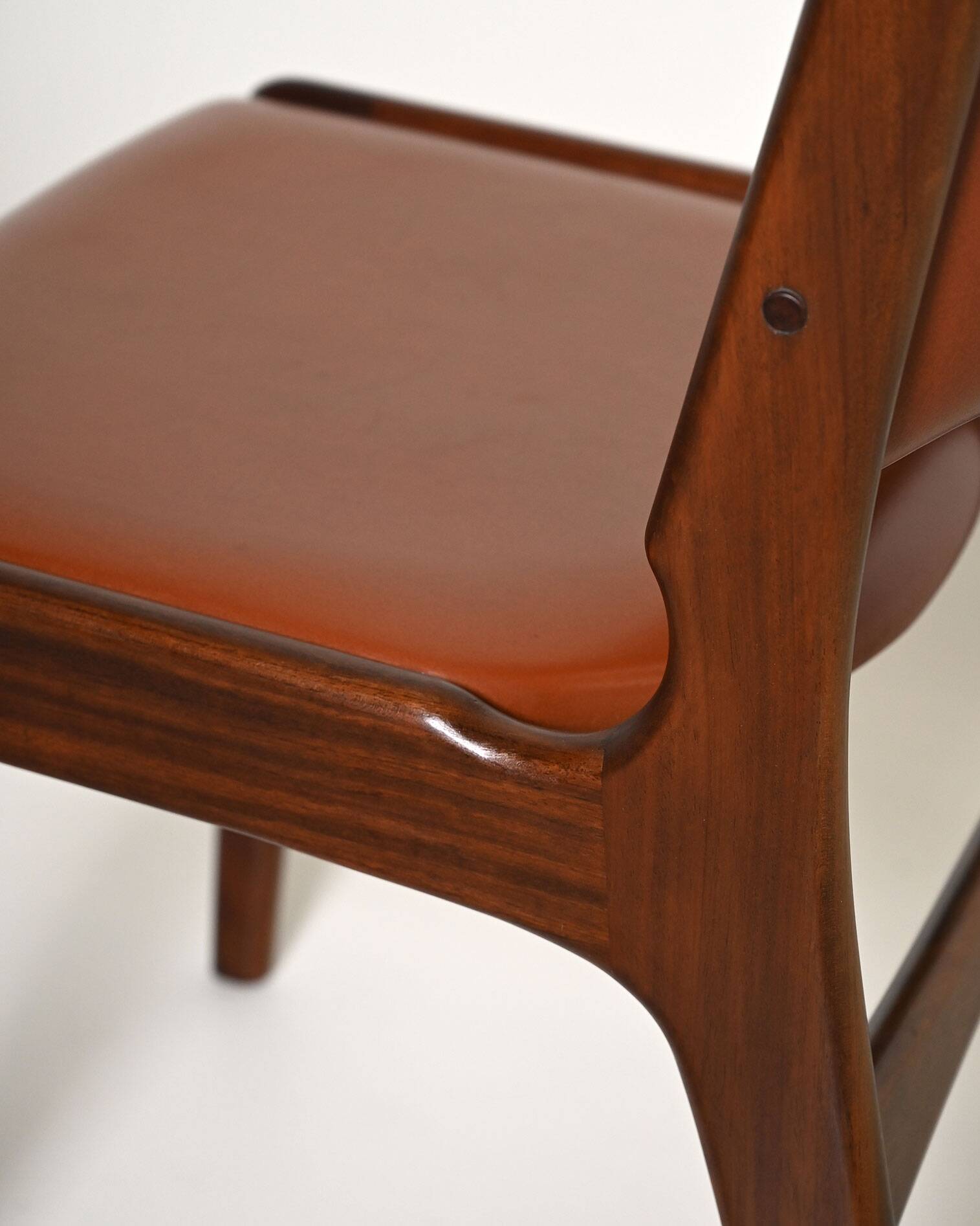 Set of six "Model 89" chairs by Erik Buch for Danish Anderstrup Møbelfabrik