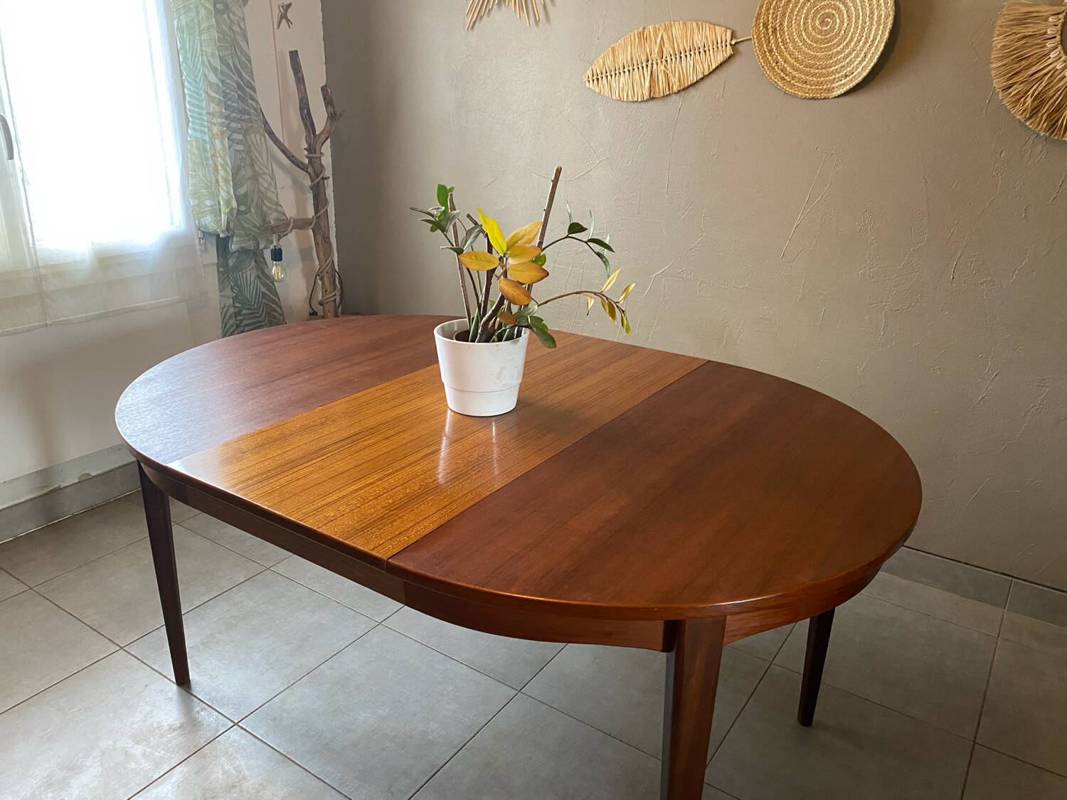 Vintage French house extendable round table (very large when unfolded)