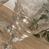 Set of 4 wine glasses on short stem