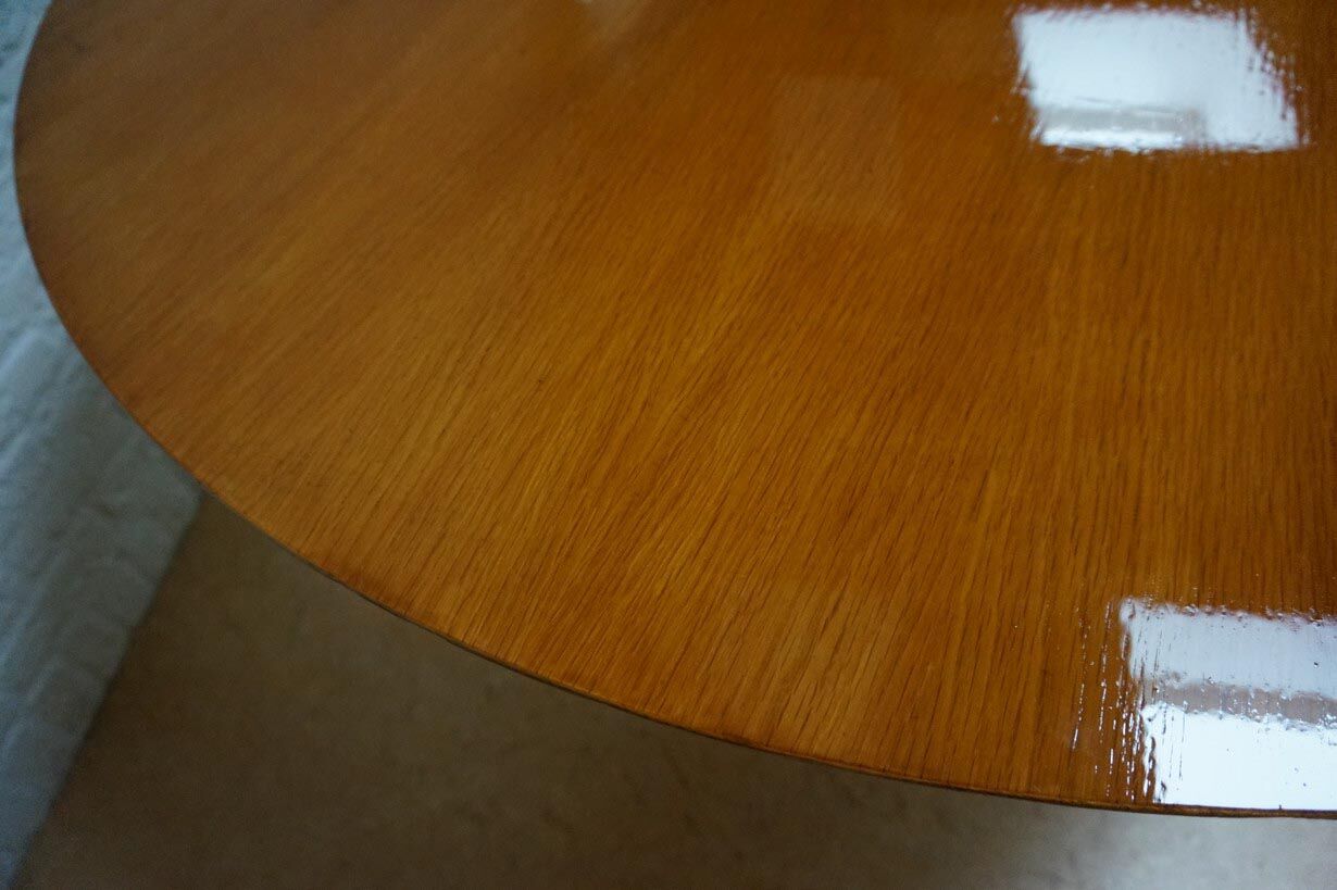 Mid-century modern round table by  Knoll International Kiga S.p.A, 1960s