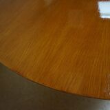 Mid-century modern round table by  Knoll International Kiga S.p.A, 1960s