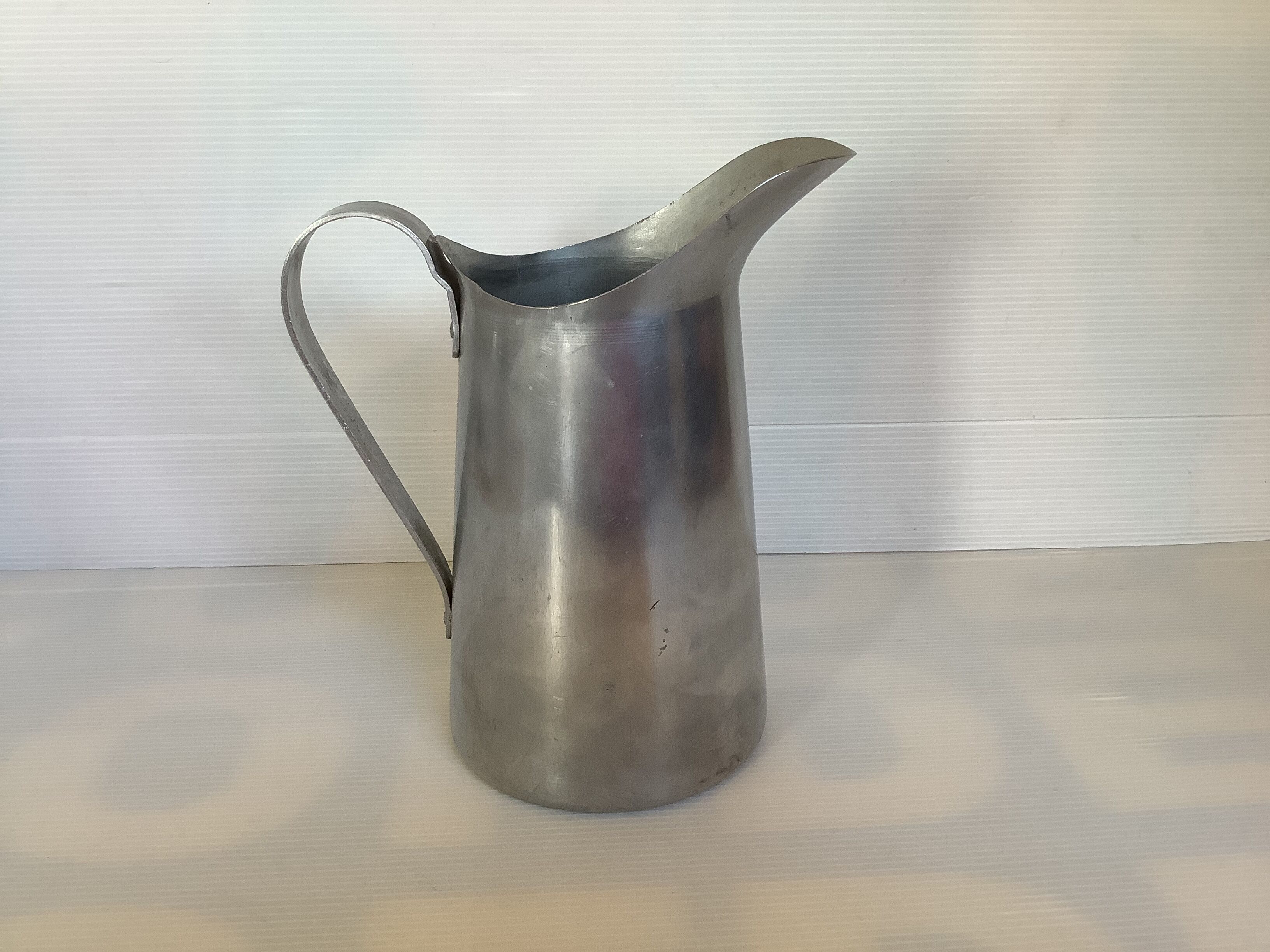 Ancien pichet aluminium tournus unis France