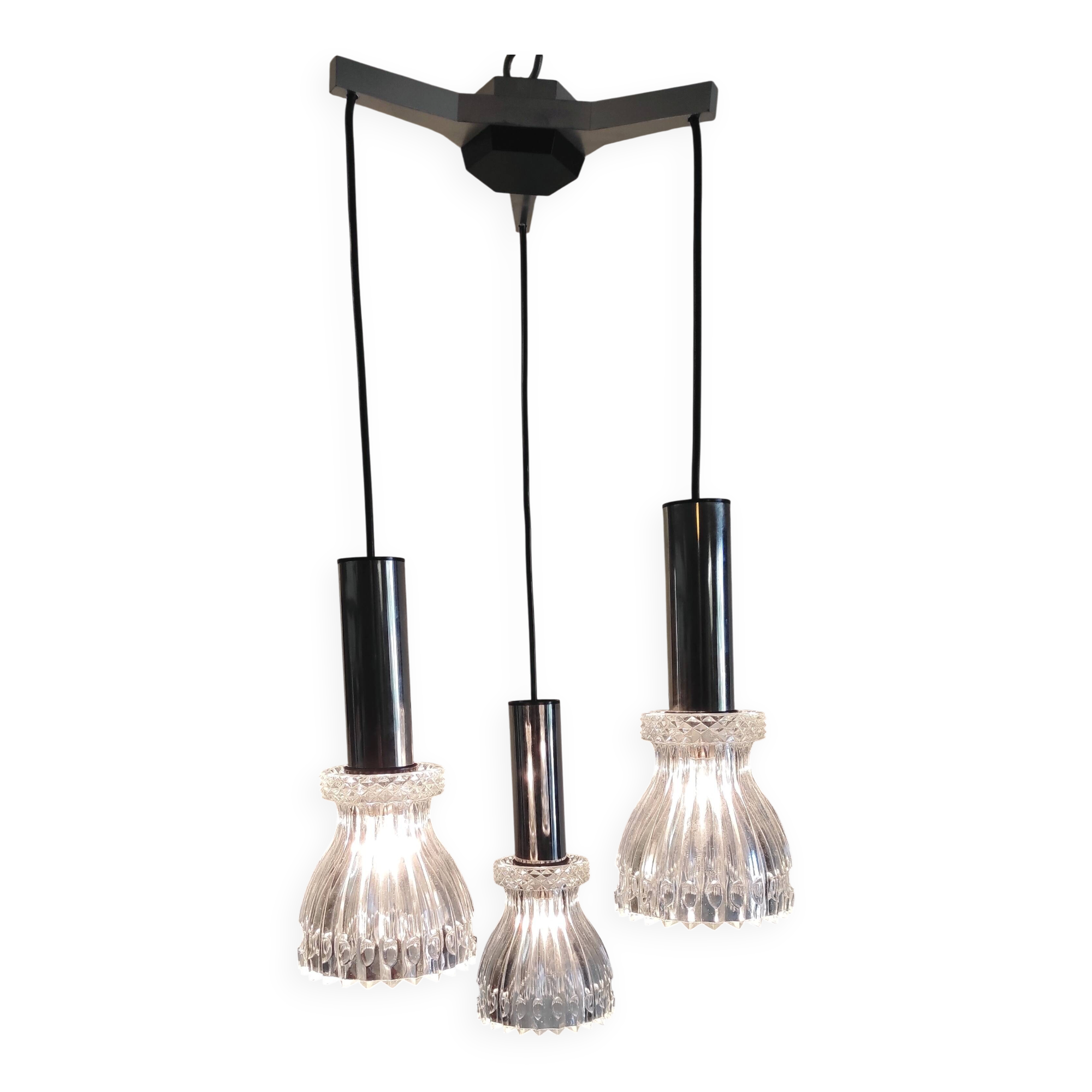 Suspension cascade 3 lights in chrome metal and crystal - mid 20th century.