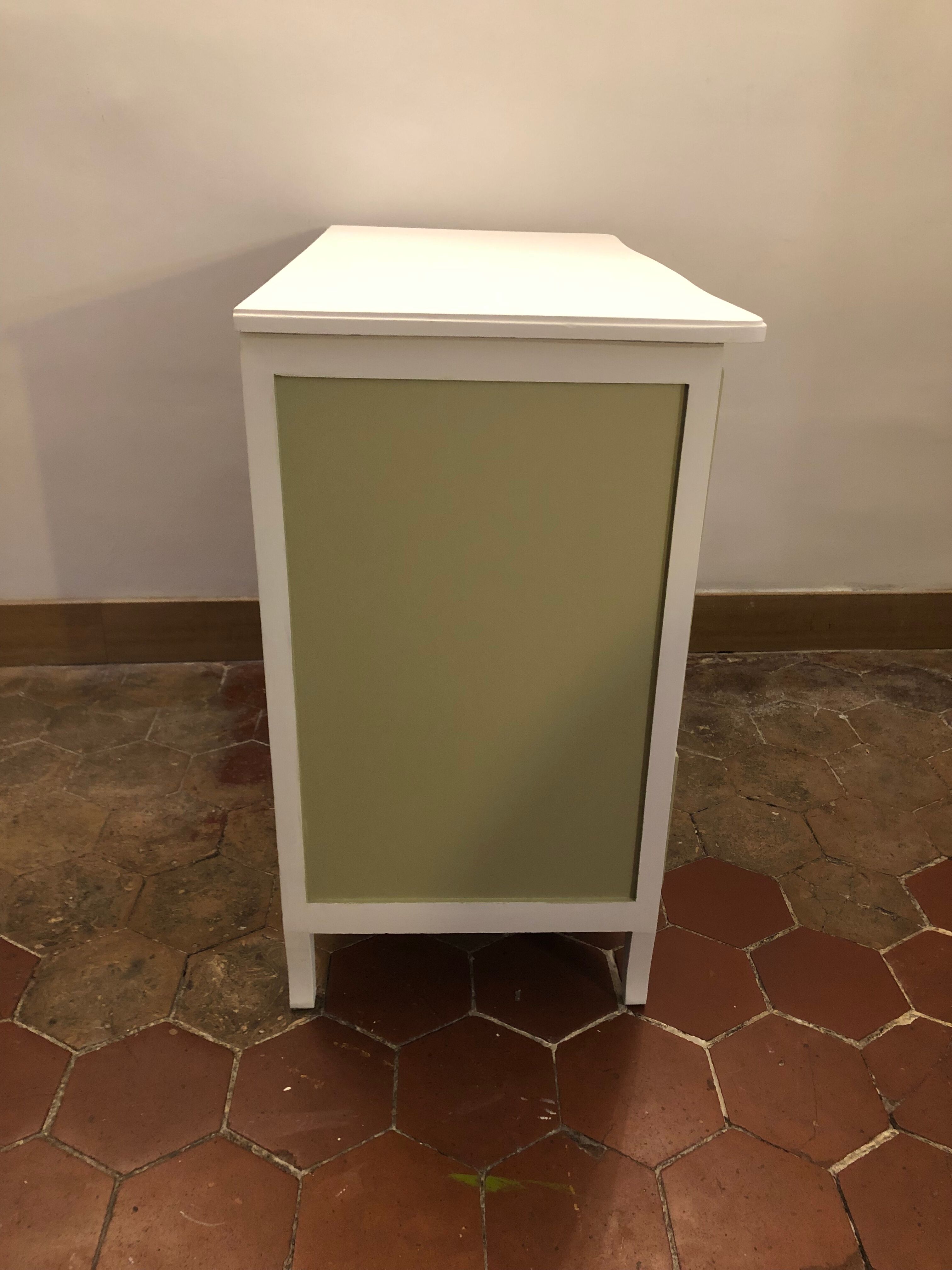 Vintage chest of drawers